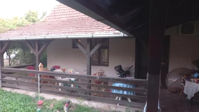 Kuća, četvorosoban, Prodaja, 153m2, Futog, Novi Sad, Cara Lazara
