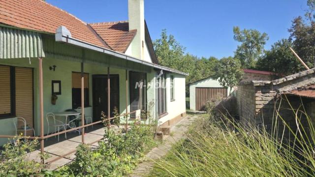 Kuća, Petosoban, Prodaja, 208m2, Logor, Gradska lokacija, Sombor