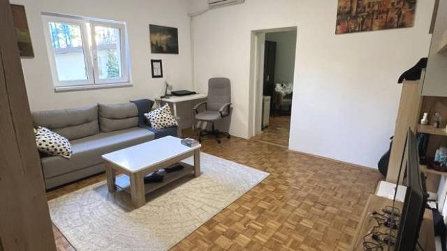 Stan, Dvosoban, Izdavanje, 52m2, Beogradska