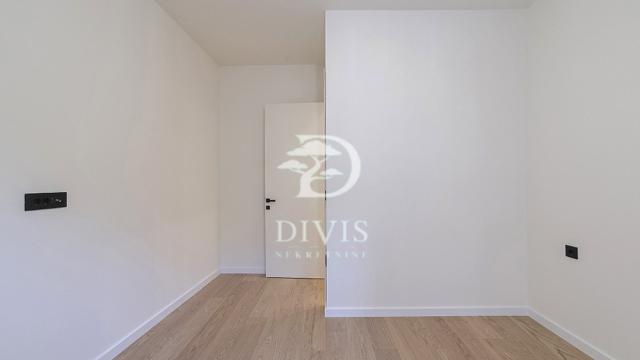 Stan, Trosoban, Prodaja, 70m2, Bulevar despota Stefana