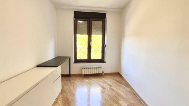 Stan, Trosoban, Izdavanje, 111m2, Nebojšina