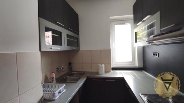 Stan, Troiposoban, Izdavanje, 70m2, Karadjordjev trg, Zemun, 22 oktobra