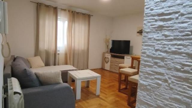 Stan, Jednoiposoban, Izdavanje, 42m2, Zemun polje, Zemun, Ljiljane Krstić