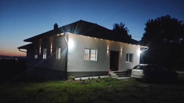 Kuća, Trosoban, Prodaja, 100m2, Mojsinje, Okolno mesto, Mojsinje