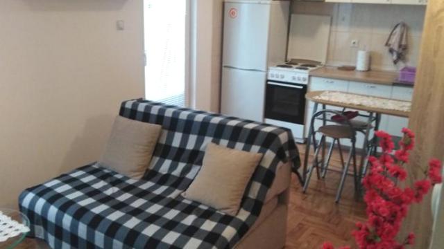 Stan, Jednoiposoban, Izdavanje, 32m2, Kumodraž, Voždovac, Božićna
