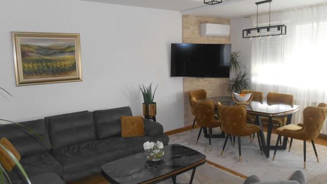 Stan, Trosoban, Prodaja, 75m2, Sajam, Novi Sad, Bulevar Kralja Petra 63