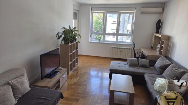 Stan, Dvosoban, Izdavanje, 61m2, Južni bulevar, Vračar, Šumatovačka