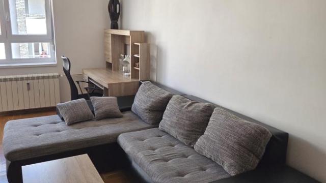 Stan, Dvosoban, Izdavanje, 61m2, Južni bulevar, Vračar, Šumatovačka