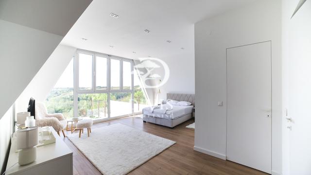 Kuća, četvorosoban, Prodaja, 360m2, Sopot, Mihaila Nikolića