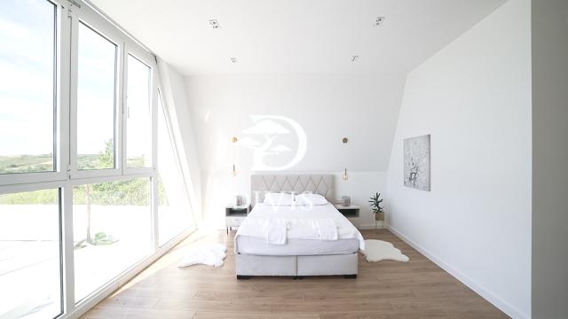 Kuća, četvorosoban, Prodaja, 360m2, Sopot, Mihaila Nikolića
