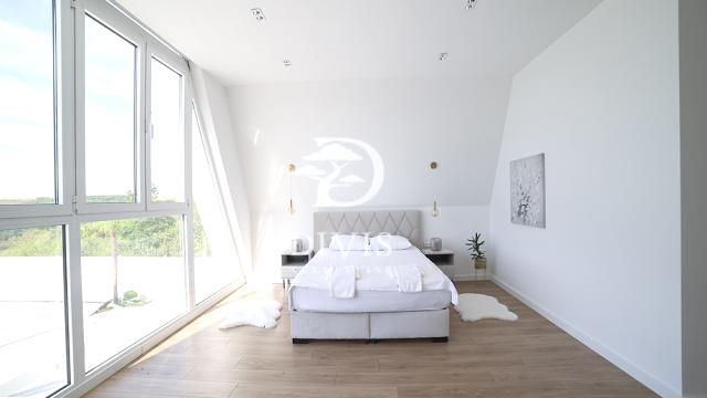 Kuća, četvorosoban, Prodaja, 360m2, Sopot, Mihaila Nikolića