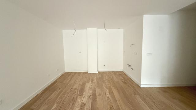 Stan, četvorosoban, Izdavanje, 125m2, Loznička