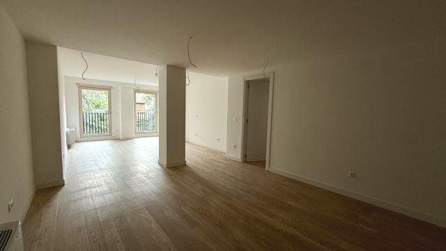 Stan, četvorosoban, Izdavanje, 125m2, Loznička