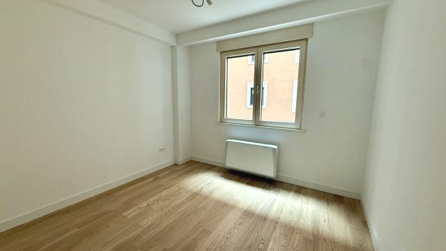 Stan, četvorosoban, Izdavanje, 125m2, Loznička