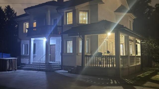 Kuća, Petosoban, Izdavanje, 340m2, Kolonija Zmaj, Zemun, Vere Dedović