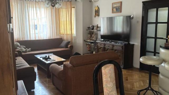 Kuća, Petosoban, Izdavanje, 340m2, Kolonija Zmaj, Zemun, Vere Dedović