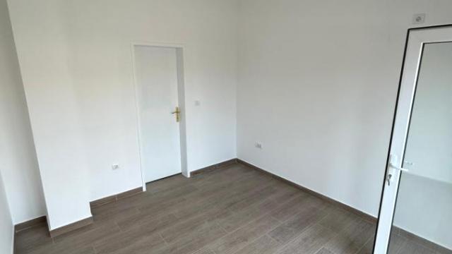 Kuća, Petosoban, Izdavanje, 250m2, Surčin (mesto), Surčin, Milovana Vidaka