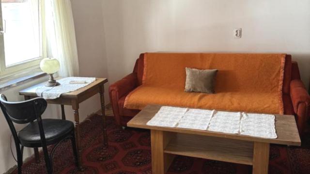 Kuća, Trosoban, Izdavanje, 70m2, Autokomanda, Voždovac, Krivolačka