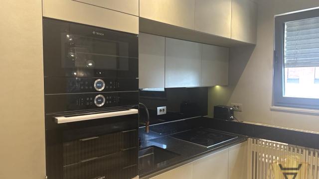 Stan, četvorosoban, Izdavanje, 100m2, Blok 43 (Buvlja pijaca), Novi Beograd, Bulevar Milutina Milankovica