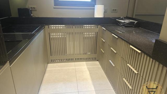 Stan, četvorosoban, Izdavanje, 100m2, Blok 43 (Buvlja pijaca), Novi Beograd, Bulevar Milutina Milankovica