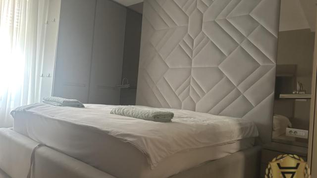 Stan, četvorosoban, Izdavanje, 100m2, Blok 43 (Buvlja pijaca), Novi Beograd, Bulevar Milutina Milankovica