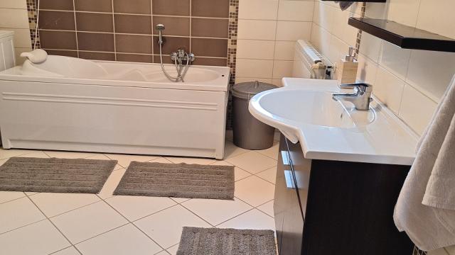 Stan, Petosoban i veći, Izdavanje, 270m2, Nikole Doksata