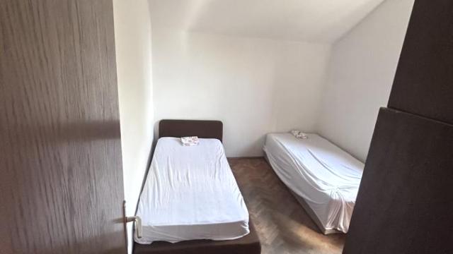 Kuća, Izdavanje, 200m2, Medaković 1, Voždovac, Mokroluška