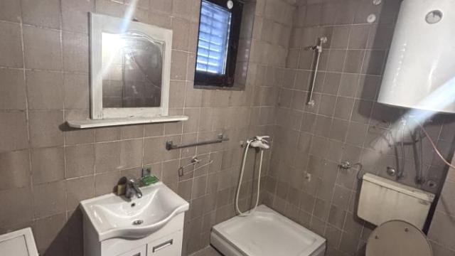 Kuća, Izdavanje, 200m2, Medaković 1, Voždovac, Mokroluška