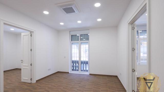 Stan, četvoroiposoban, Izdavanje, 121m2, Terazije, Stari grad, Balkanska