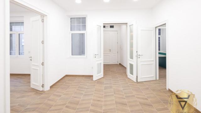 Stan, četvoroiposoban, Izdavanje, 121m2, Terazije, Stari grad, Balkanska