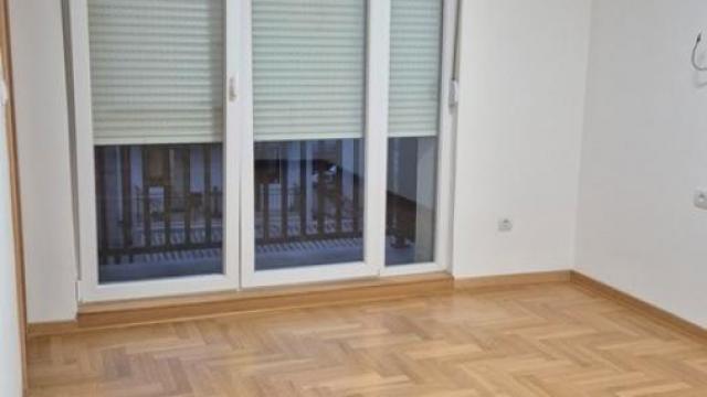 Stan, četvorosoban, Izdavanje, 120m2, Banovo brdo, Čukarica, Slavonskih brigada
