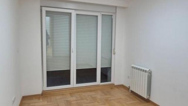 Stan, četvorosoban, Izdavanje, 120m2, Banovo brdo, Čukarica, Slavonskih brigada
