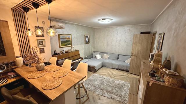 Stan, Dvoiposoban, Prodaja, 56m2, Ustanička