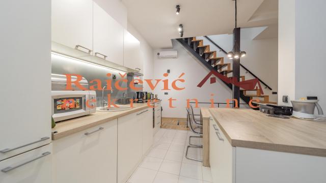 Kuća, četvorosoban, Prodaja, 204m2, Stari grad, Studentski trg