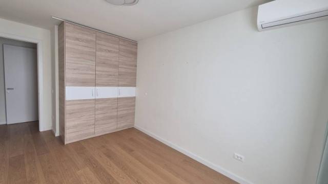 Stan, četvorosoban, Izdavanje, 114m2, Dunavska