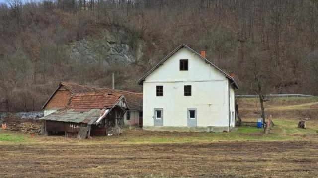 Kuća, Petosoban i veći, Prodaja, 250m2, Ugrinovci, Okolno mesto, Ugrinovci