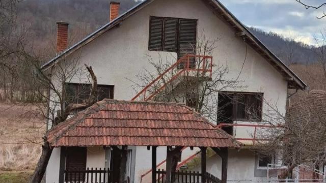 Kuća, Petosoban i veći, Prodaja, 250m2, Ugrinovci, Okolno mesto, Ugrinovci