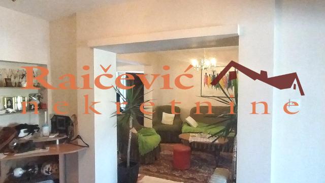 Kuća, Prodaja, 354m2, Vrčin, Grocka, Skadarlijska