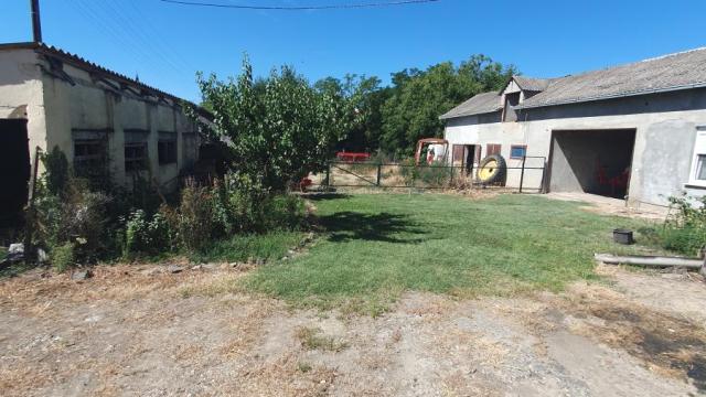 Kuća, Trosoban, Prodaja, 104m2, Irig