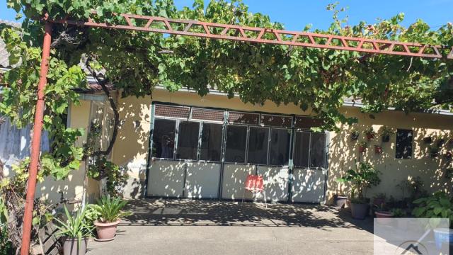 Kuća, Trosoban, Prodaja, 104m2, Irig