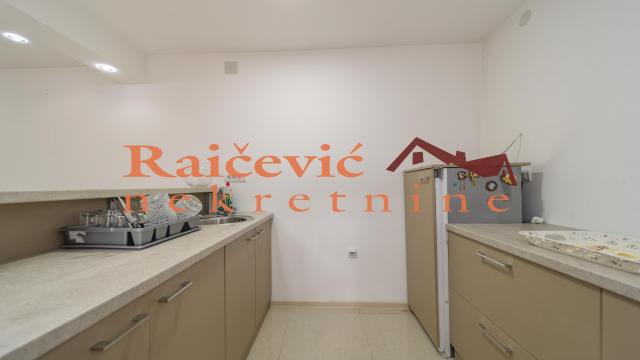 Poslovni prostor, Petosoban, Izdavanje, 180m2, Lekino brdo, Voždovac, Bakiceva