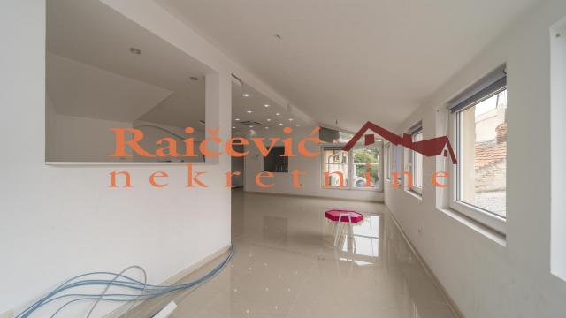 Poslovni prostor, Petosoban, Izdavanje, 180m2, Lekino brdo, Voždovac, Bakiceva