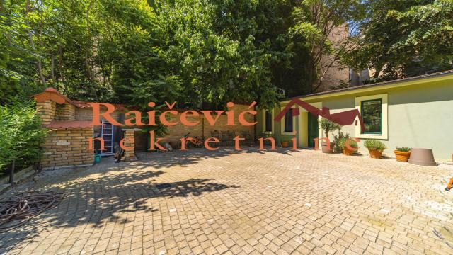 Poslovni prostor, Trosoban, Prodaja, 210m2, Centar, Stari grad, Djure Danicica