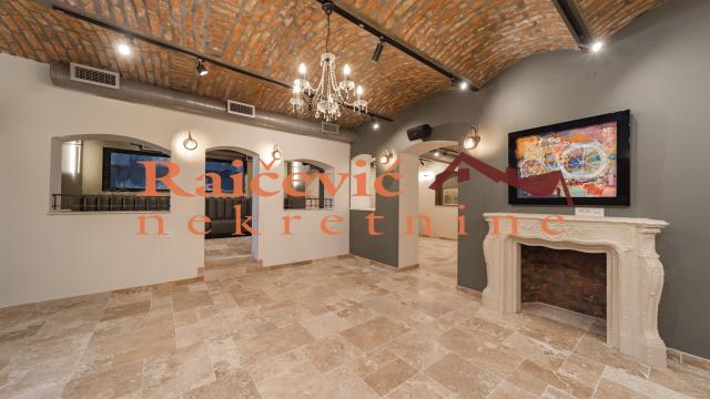 Poslovni prostor, Trosoban, Prodaja, 210m2, Centar, Stari grad, Djure Danicica
