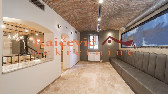 Poslovni prostor, Trosoban, Prodaja, 210m2, Centar, Stari grad, Djure Danicica