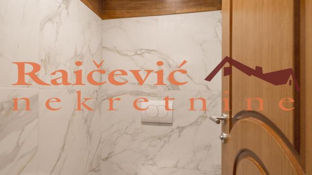 Poslovni prostor, Trosoban, Prodaja, 210m2, Centar, Stari grad, Djure Danicica