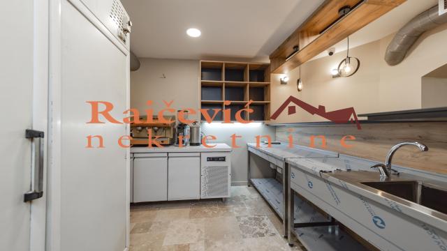 Poslovni prostor, Trosoban, Prodaja, 210m2, Centar, Stari grad, Djure Danicica