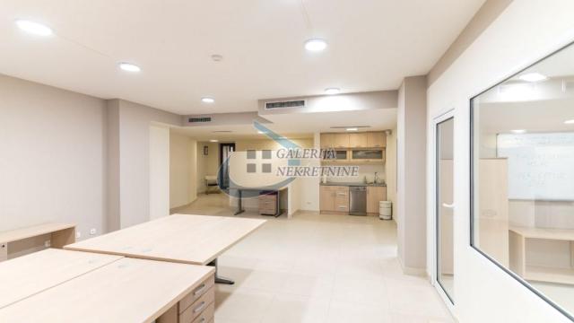 Poslovni prostor, Trosoban, Izdavanje, 91m2, Hram svetog Save, Vračar, Svetozara Gligorića