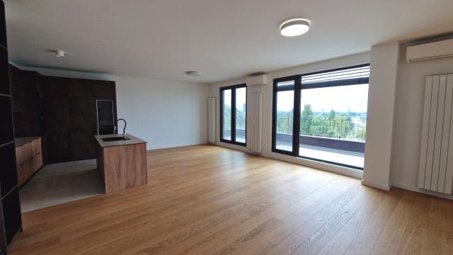 Stan, Petosoban, Izdavanje, 155m2, Dunavska