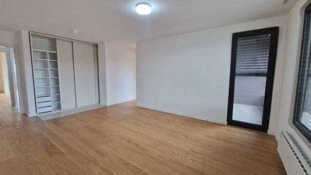 Stan, Petosoban, Izdavanje, 155m2, Dunavska